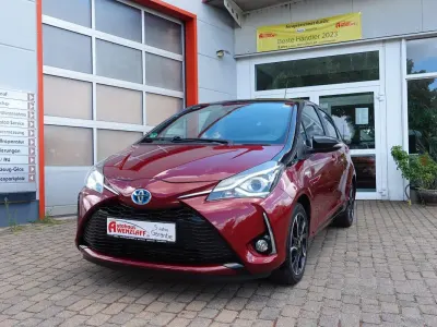 Gebraucht Toyota Yaris Style 101 PS (74 kW) 2017 Rot Kleinwagen