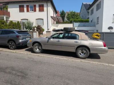 Gebraucht Lincoln Town Car 213 PS (156 kW) 2000 Gold Limousine