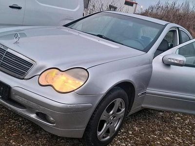 Gebraucht 2001 Mercedes 200 Limousine | 900 €