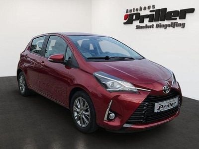 Usata Toyota Yaris Comfort 112 CV (82 kW) 2017 Ruby flare Utilitaria