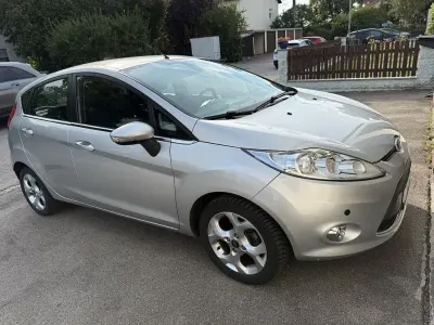 Gebraucht Ford Fiesta Titanium 120 PS (88 kW) 2009 Silber Limousine