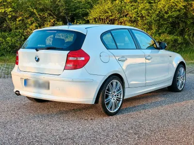 Gebraucht BMW 116 2011 Weiß Kleinwagen