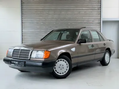 Gebraucht Mercedes E300 179 PS (131 kW) 1989 Braun Limousine