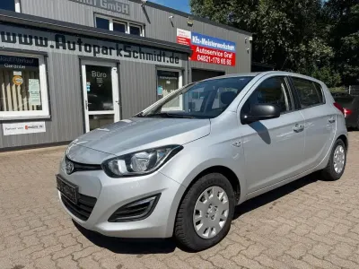 Gebraucht Hyundai i20 75 PS (55 kW) 2014 Silber Kleinwagen