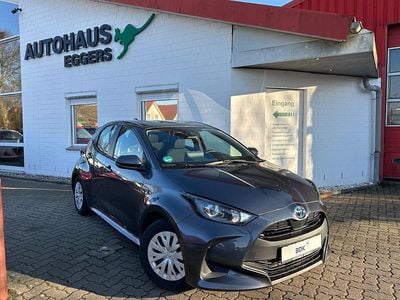 Gebraucht Toyota Yaris Hybrid Business Edition 116 PS (85 kW) 2023 Grau Kleinwagen