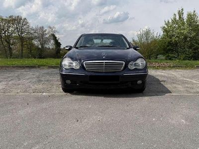 Second-hand Mercedes C200 Elegance 163 CP (119 kW) 2002 Albastru Berlinǎ
