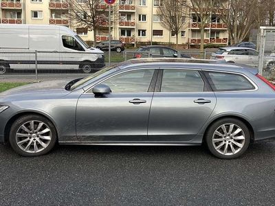 Grau Gebraucht 2019 Volvo V90 Momentum Kombi | 27.999 € (Etwas zu teuer)