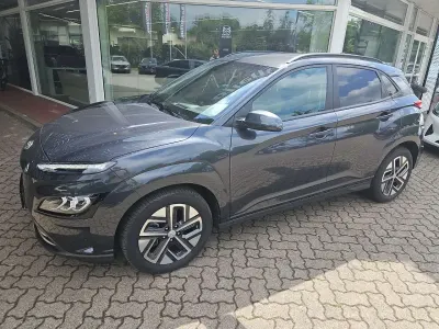 Gebraucht Hyundai Kona Trend 25 kW (35 PS) 2022 Dark knight / mic SUV