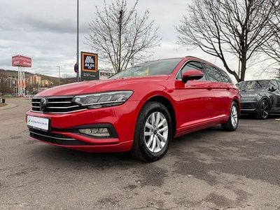 Rot Gebraucht 2023 VW Passat Business Kombi | 23.190 € (Superpreis)