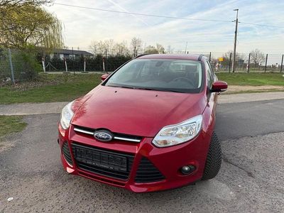 Second-hand Ford Focus Trend 125 CP (91 kW) 2013 Roșu Berlinǎ