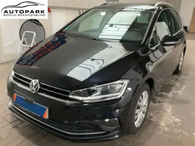 Second-hand VW Golf Sportsvan Highline 150 CP (110 kW) 2018 Negru Monovolum