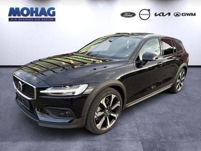 Schwarz Gebraucht 2024 Volvo V60 CC Ultimate Kombi | 46.780 € (Etwas zu teuer)