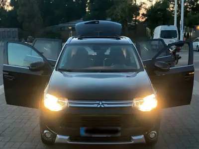 Gebraucht Mitsubishi Outlander P-HEV Top 203 PS (149 kW) 2016 Schwarz SUV