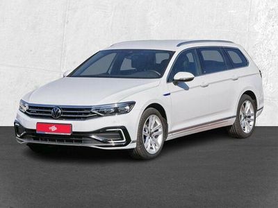 Weiß Gebraucht 2023 VW Passat GTE Kombi | 34.970 €