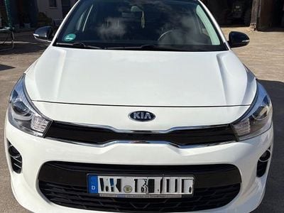 Gebraucht Kia Rio DREAM-TEAM Edition 101 PS (74 kW) 2018 Weiß Limousine