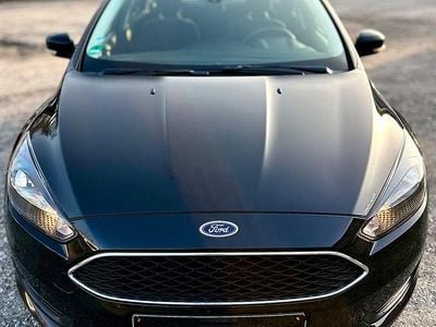 Gebraucht Ford Focus Titanium 125 PS (91 kW) 2015 Schwarz Kombi