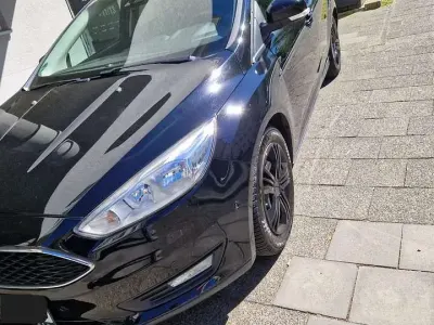 Gebraucht Ford Focus Trend 125 PS (91 kW) 2016 Schwarz Kombi