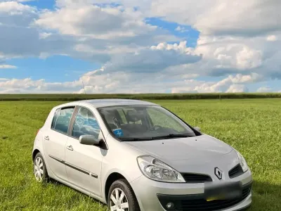 Gebraucht Renault Clio 90 PS (66 kW) 2005 Grau Kleinwagen