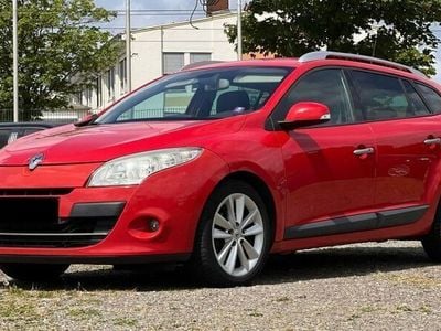 Gebraucht Renault Mégane III Luxe 131 PS (96 kW) 2010 Rot Limousine