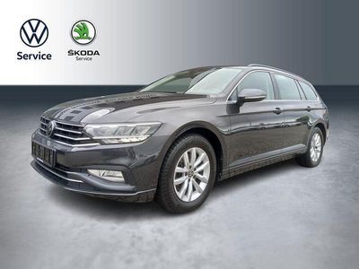 Grau Gebraucht 2023 VW Passat Business Kombi | 25.570 € (Guter Preis)
