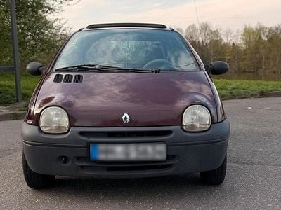 Second-hand Renault Twingo 58 CP (42 kW) 2001 Roșu Hatchback