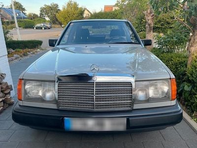 Gebraucht Mercedes E230 136 PS (100 kW) 1985 Grau Limousine