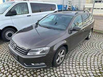 Gebraucht VW Passat Comfortline 122 PS (89 kW) 2013 Black oak brown metallic Kombi