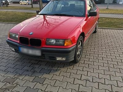 Gebraucht BMW 318 113 PS (83 kW) 1993 Rot Limousine