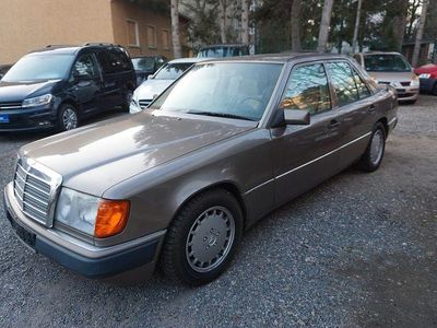 Gebraucht Mercedes E230 132 PS (97 kW) 1989 Braun Limousine