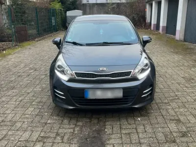 Gebraucht Kia Rio 90 PS (66 kW) 2015 Schwarz Kleinwagen