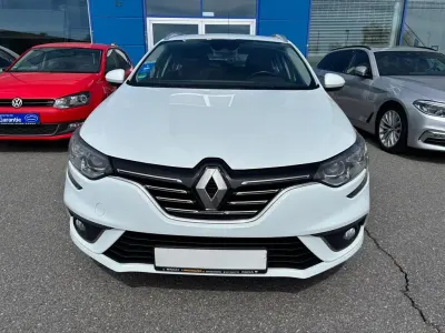 Używany Renault Mégane Intens 131 KM (96 kW) 2017 Biały Sedan/Limuzyna