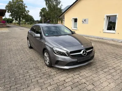 Gebraucht Mercedes A200 Urban 136 PS (100 kW) 2015 Grau Kleinwagen