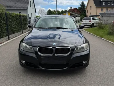 Gebraucht BMW 318 105 PS (77 kW) 2010 Schwarz Kombi