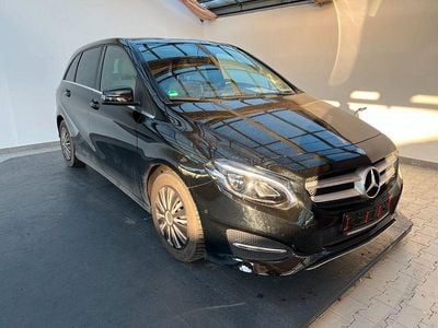 Gebraucht Mercedes B180 122 PS (89 kW) 2016 Schwarz Van / Kleinbus
