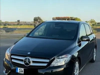 Gebraucht Mercedes B180 Sport 122 PS (89 kW) 2012 Schwarz Van / Kleinbus