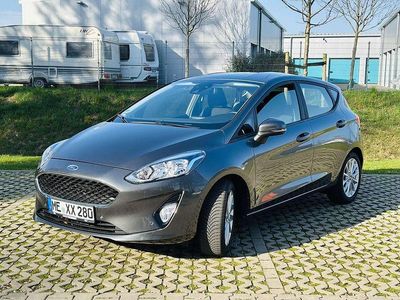 Gebraucht Ford Fiesta Cool & Connect 86 PS (63 kW) 2018 Grau Kleinwagen