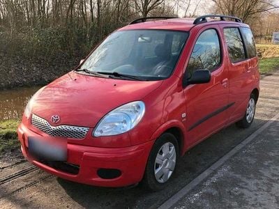 Gebraucht Toyota Yaris Verso 84 PS (61 kW) 2005 Rot Van / Kleinbus