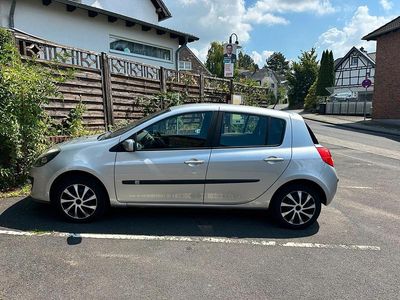 Second-hand Renault Clio II 75 CP (55 kW) 2007 Argintiu Berlinǎ
