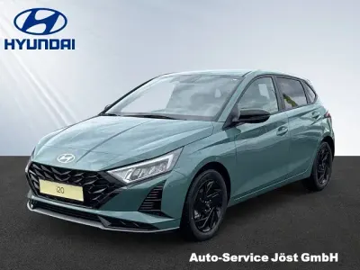 Neu Hyundai i20 Blackline 90 PS (66 kW) 2026 Gruen Kleinwagen