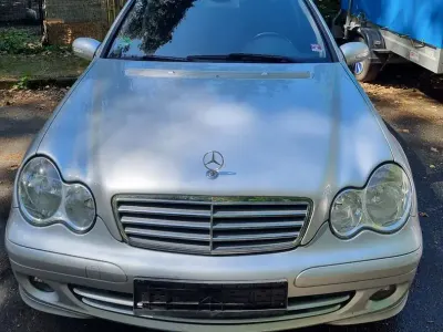 Gebraucht Mercedes 220 150 PS (110 kW) 2005 Silber Limousine