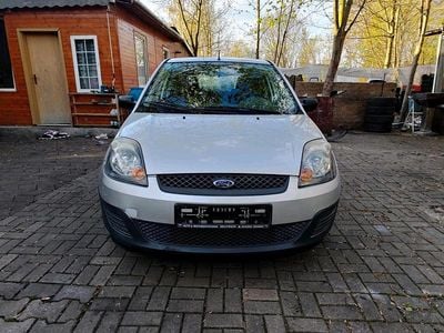 Second-hand Ford Fiesta 60 CP (44 kW) 2006 Argintiu Hatchback