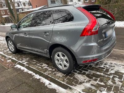 Grau Gebraucht 2015 Volvo XC60 Momentum SUV | 17.300 € (Fairer Preis)