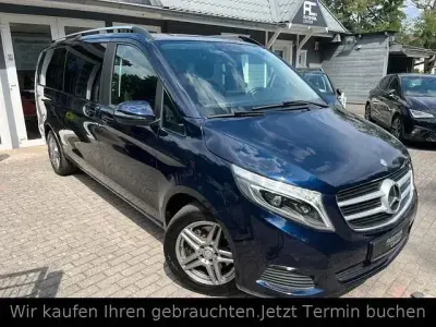Gebraucht Mercedes V220 Edition 163 PS (119 kW) 2017 Blau Van / Kleinbus