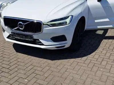 Gebraucht Volvo XC60 Momentum 190 PS (139 kW) 2017 Ice white, solid / solid SUV