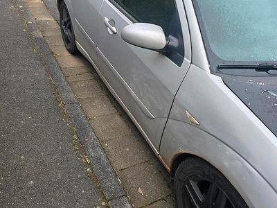 Gebraucht Ford Focus Ghia 118 PS (86 kW) 2002 Silber Kombi