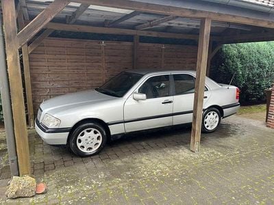 Gebraucht Mercedes C180 Classic 122 PS (89 kW) 1993 Silber Limousine