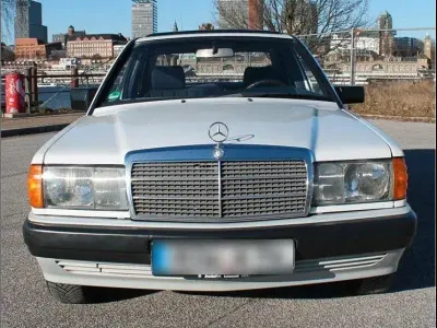 Używany Mercedes 190 105 KM (77 kW) 1990 Biały Sedan/Limuzyna