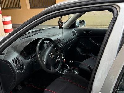 Silber Gebraucht 1999 VW Golf IV Kleinwagen | 800 € (Guter Preis)