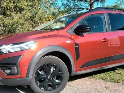 Usata Dacia Jogger Extreme 100 CV (73 kW) 2022 Arancione Monovolume