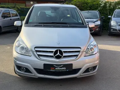 Gebraucht Mercedes B200 140 PS (102 kW) 2009 Silber Van / Kleinbus